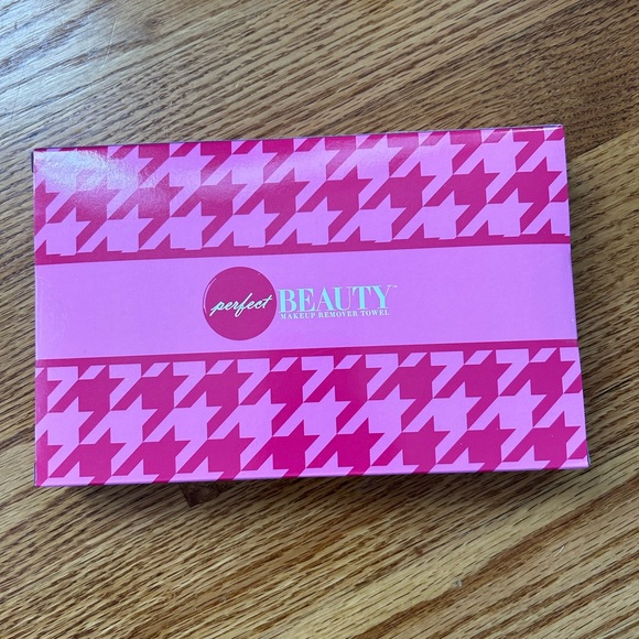 2 Perfect Beauty Makeup Removal Towels New in Box - Picture 2 of 2